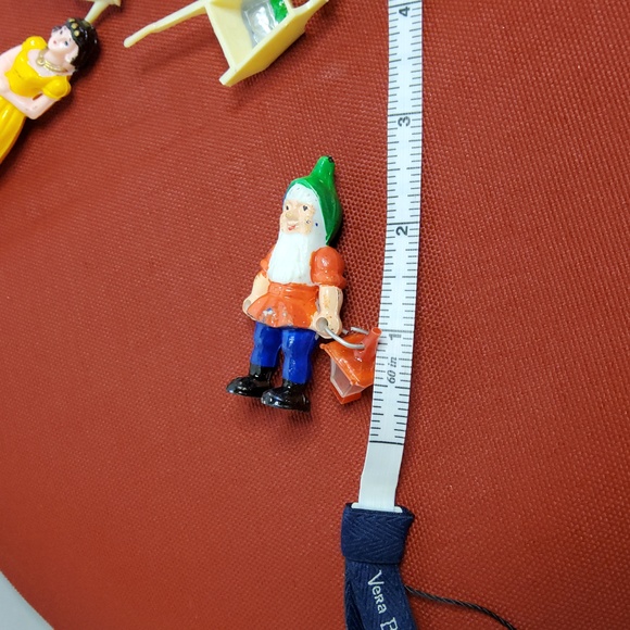 Snow White and the Seven Dwarfs cake topper - Picture 9 of 12